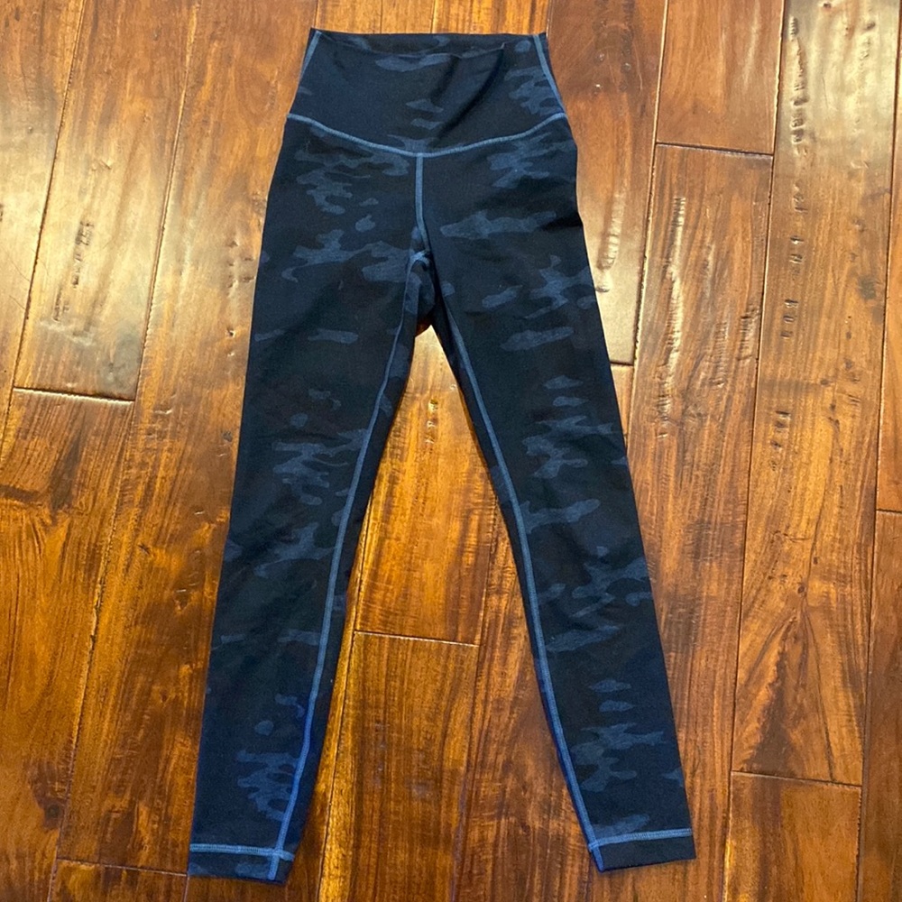 Lululemon blue/ navy camo leggings 25”